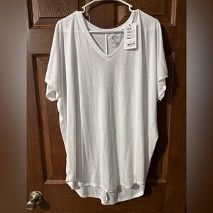 HUE Classic White V-Neck Tee